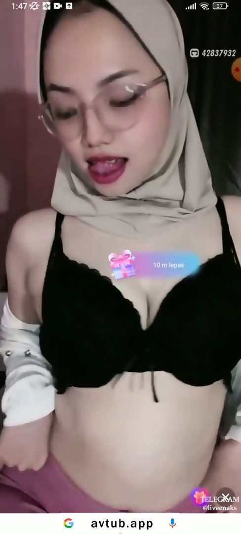 Video Viral Ukhti Hijab Pakai Rok Pendek, Apa Kata Netizen?